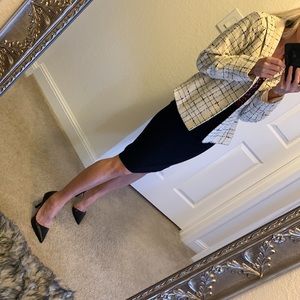 🌸NWOT 🌸Ivory and black blaze size MP Harvé Benard